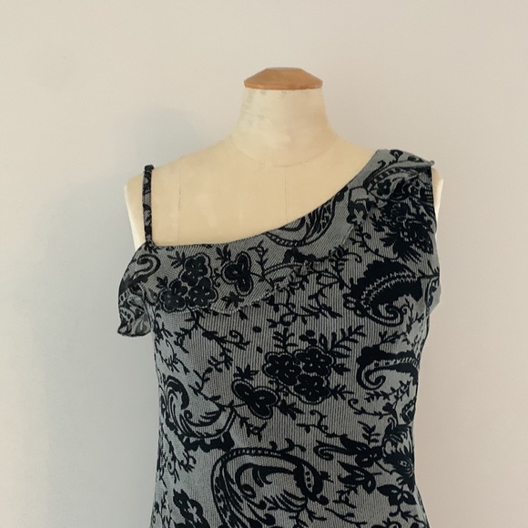 MISS B Black & Grey Paisley one shoulder dress, ruffles & high-low hem. M - Picture 3 of 13